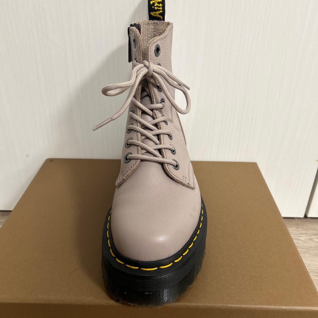 Dr.Martens 8 ホールブーツ　ベージュ　ドクターマーチン　UK4