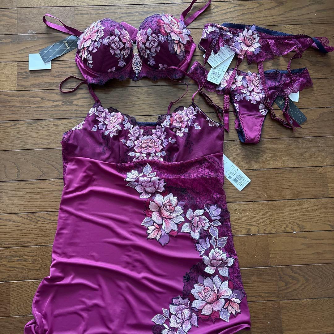 サルート4点セットブラE75ソングMキャミソールLガーターベルト