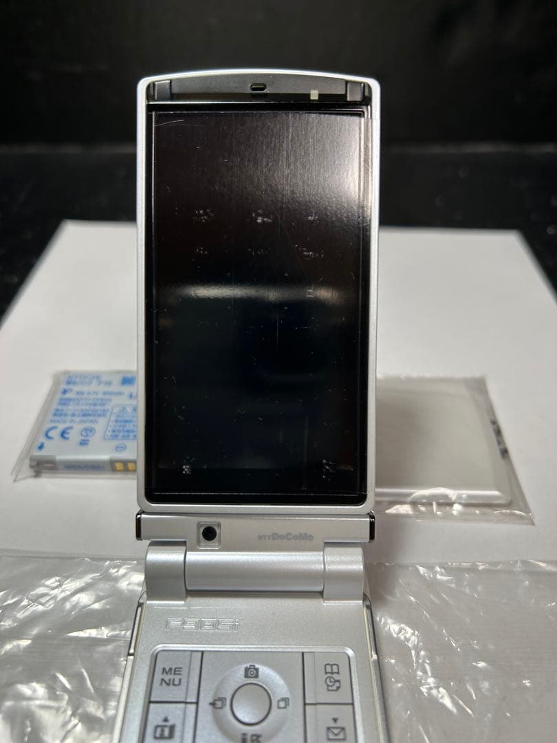 NTT ドコモ　F905i パールホワイト
