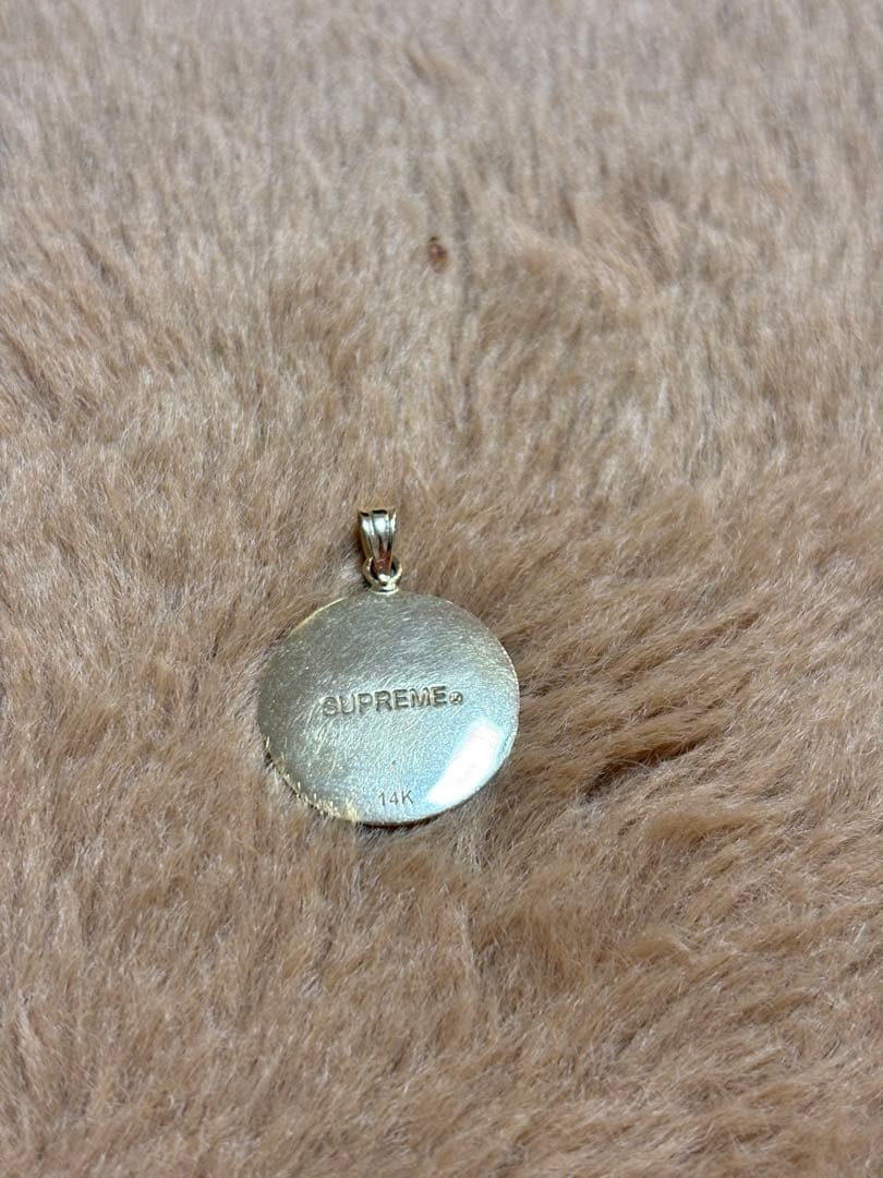 アクセサリー supreme justice 14k gold pendant