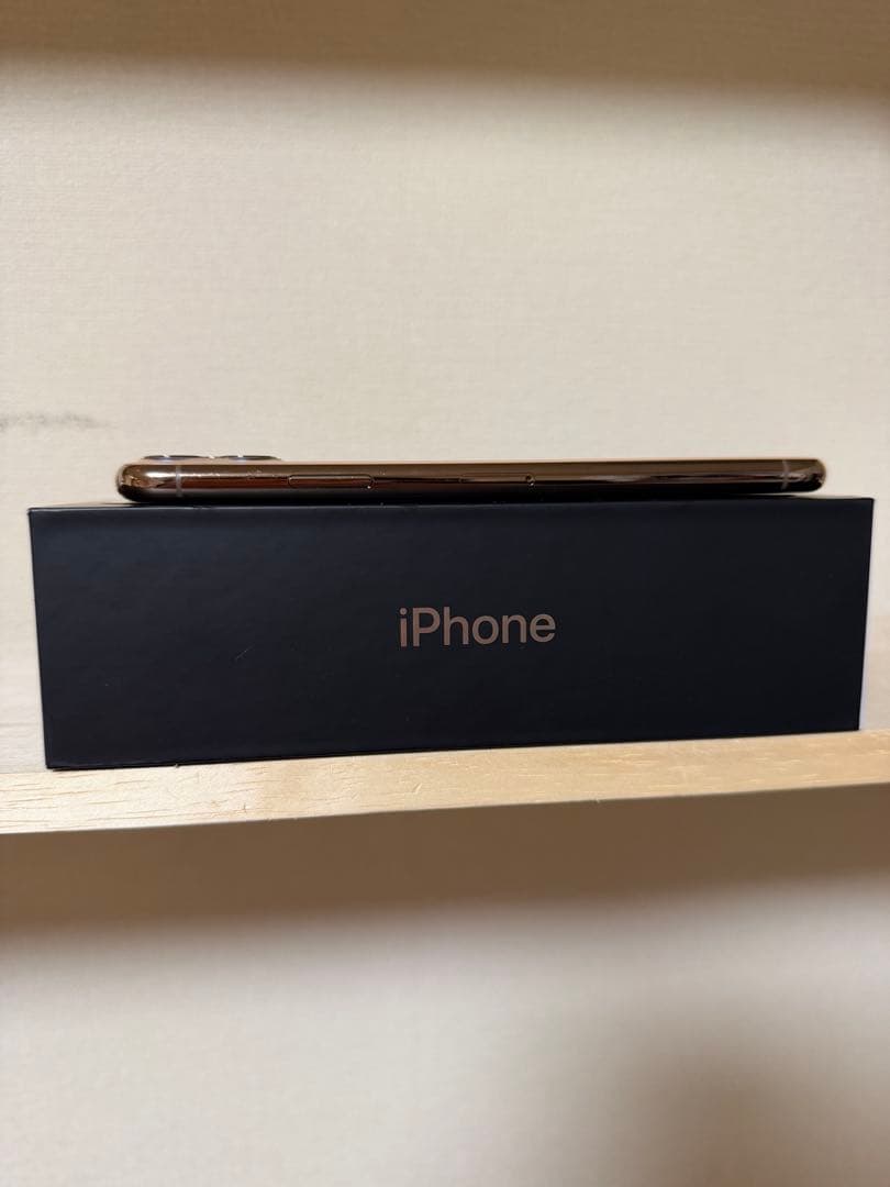 iPhone 11 Pro max 512gbゴールド 本体 SIMロック解除済