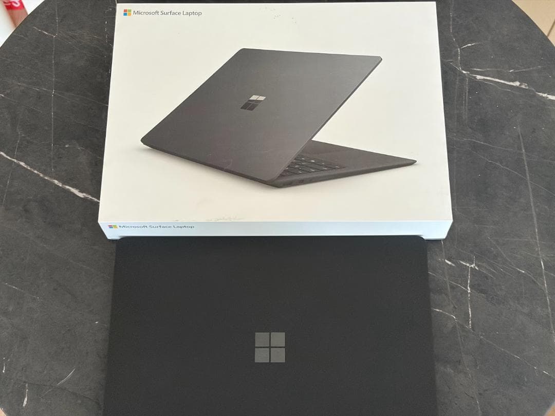 Surface Laptop 2 第2世代 8GB / SSD 256GB