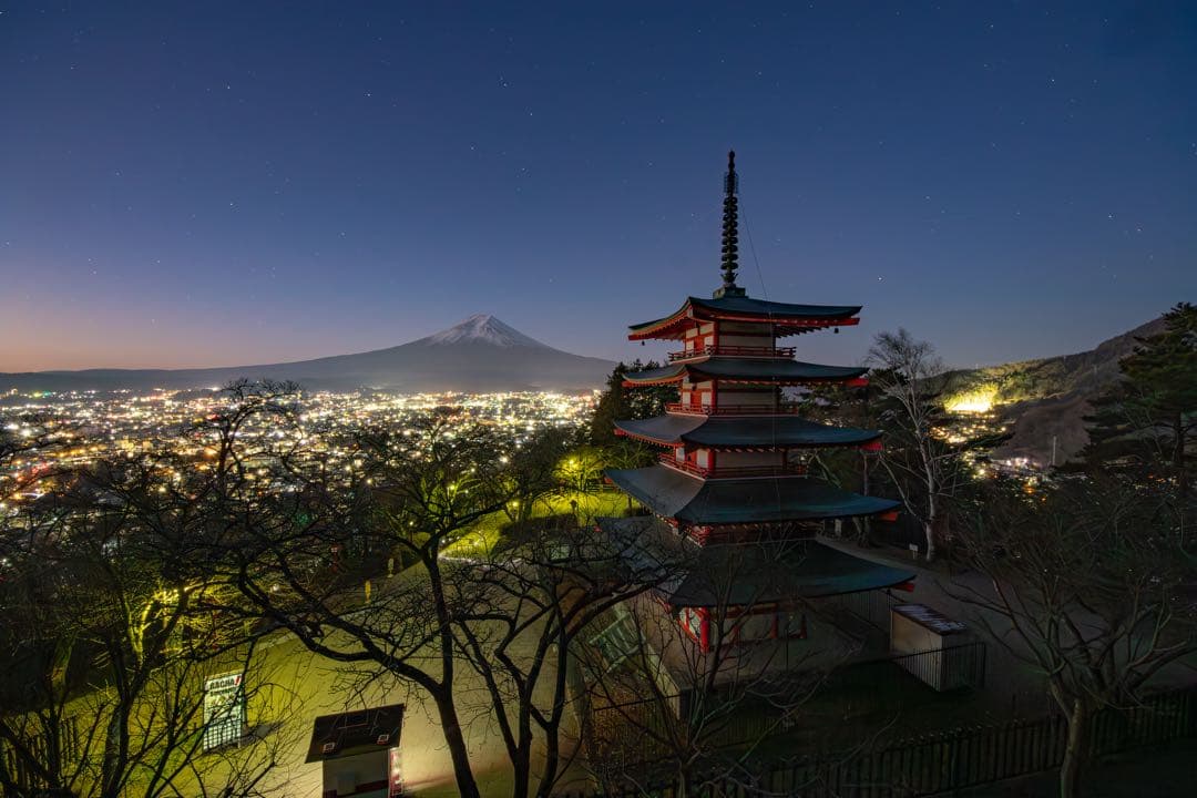 【箱・ケース付】SIGMA8-16mmF4.5-5.6DCHSM (キャノン用)