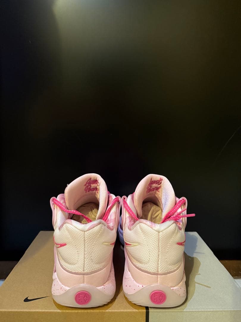 Nike Kevin Durant 18 ピンク 花柄 バスケットボールシューズ