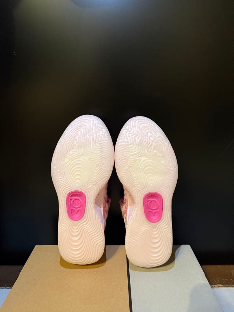 Nike Kevin Durant 18 ピンク 花柄 バスケットボールシューズ