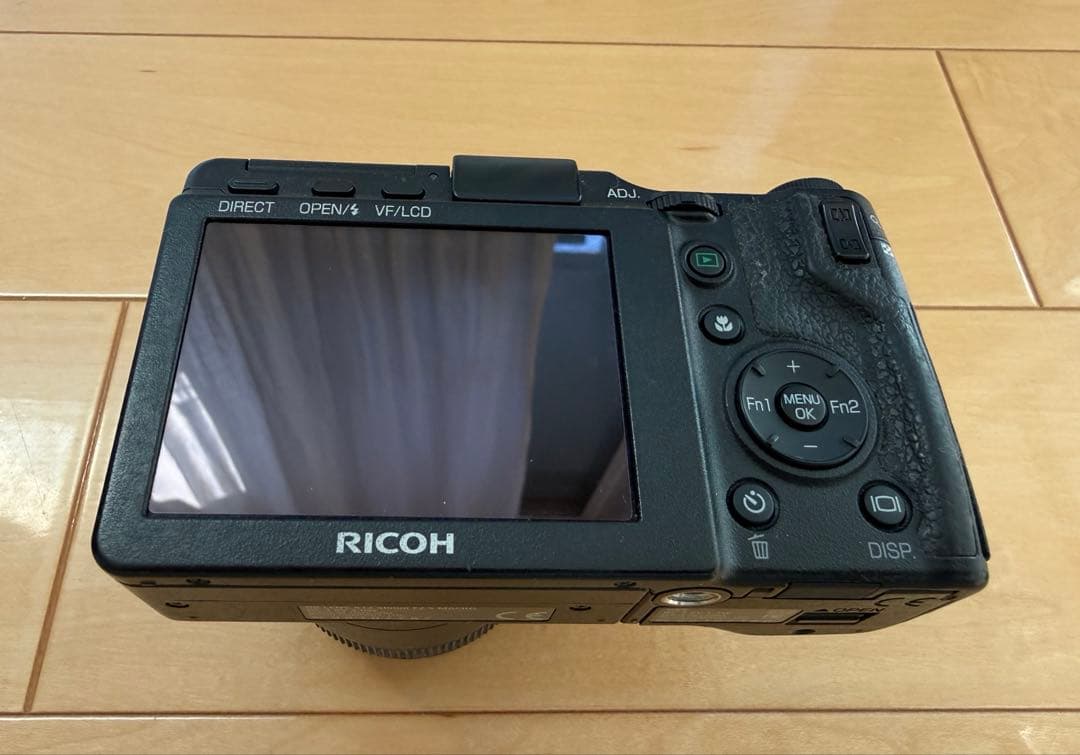 RICOH GXR ボディとレンズ２本