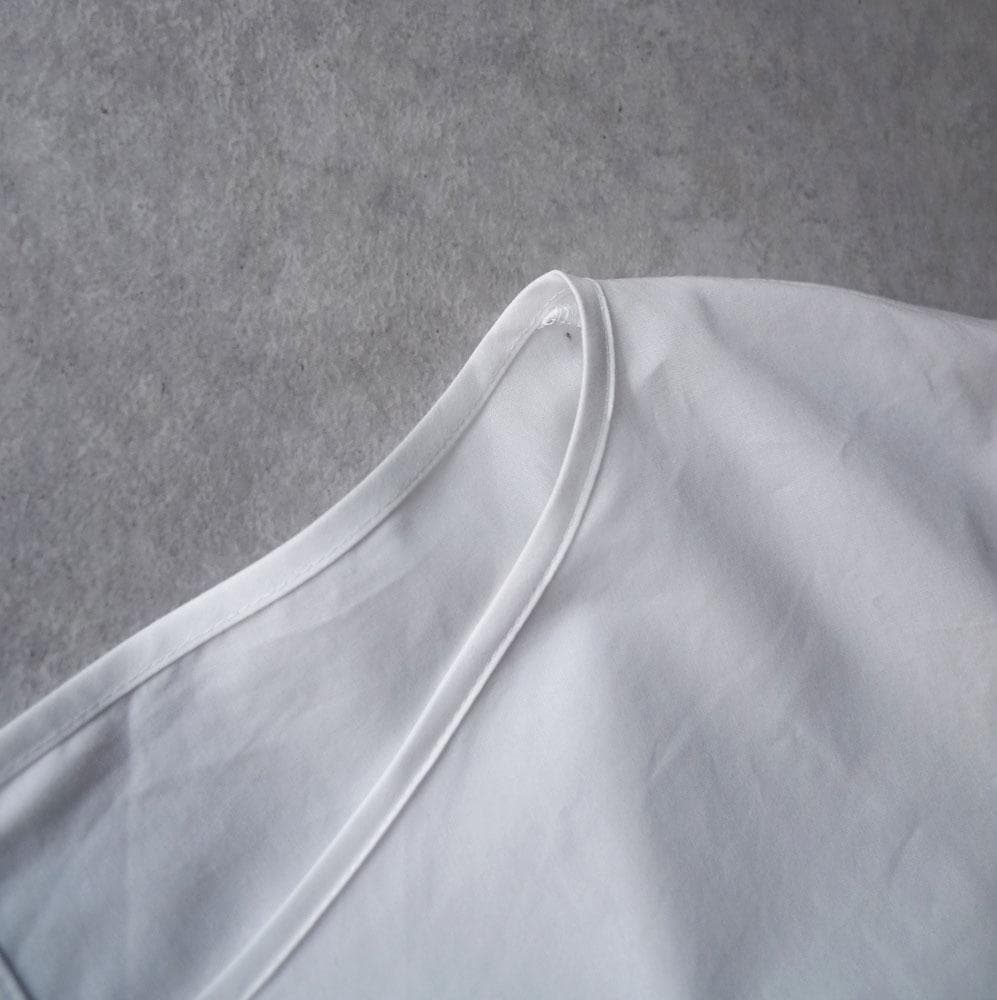 美品 ウィムガゼット 2万円 バックスリットのブラウス ホワイト D505