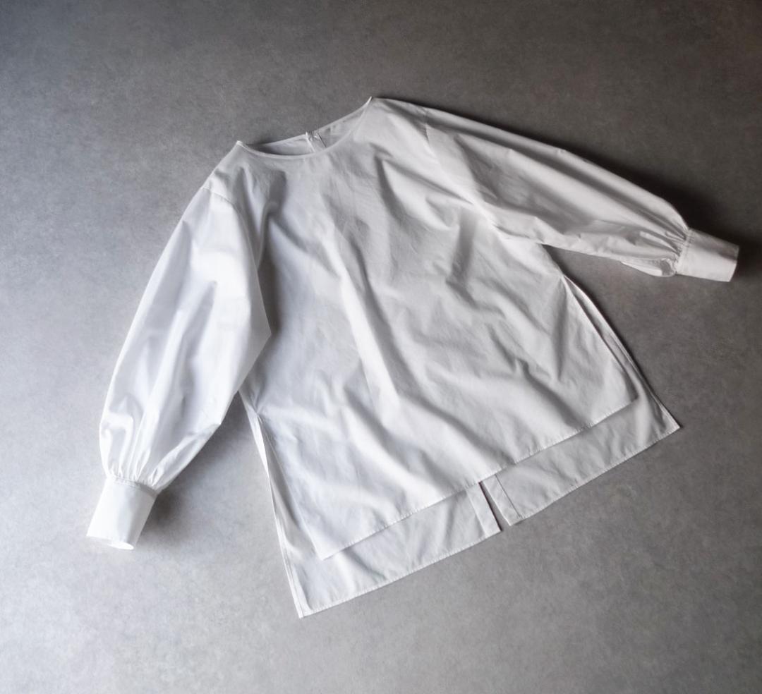 美品 ウィムガゼット 2万円 バックスリットのブラウス ホワイト D505