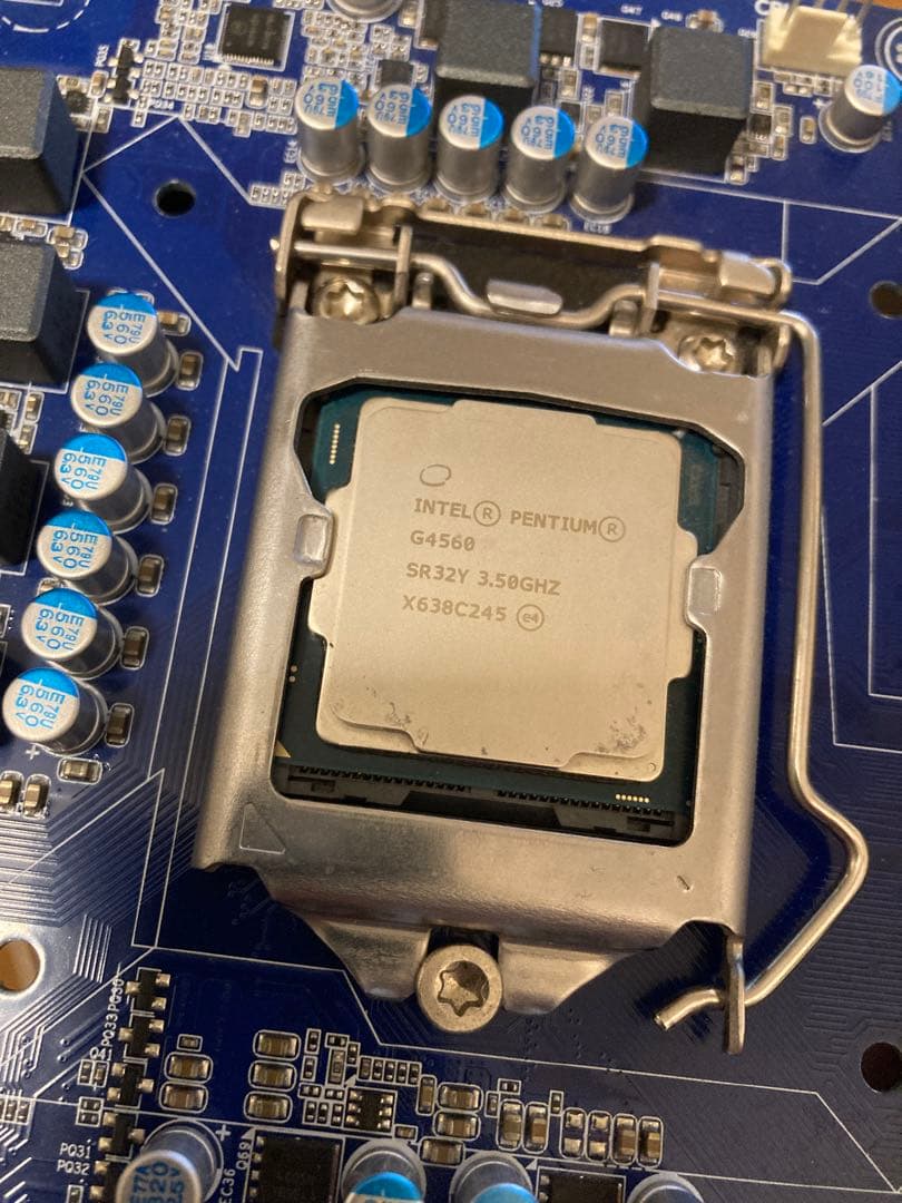 サーバー PRIMERGY TX1310 M3 PentiumG4560 4GB 250G