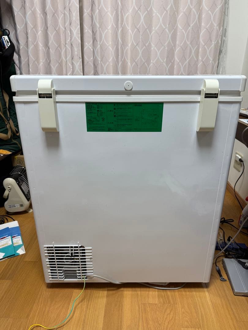 『引き取り限定』神戸市西区Haier 冷凍庫　ホワイト　145L