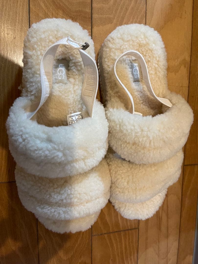 UGG アグ　ファー　サンダル