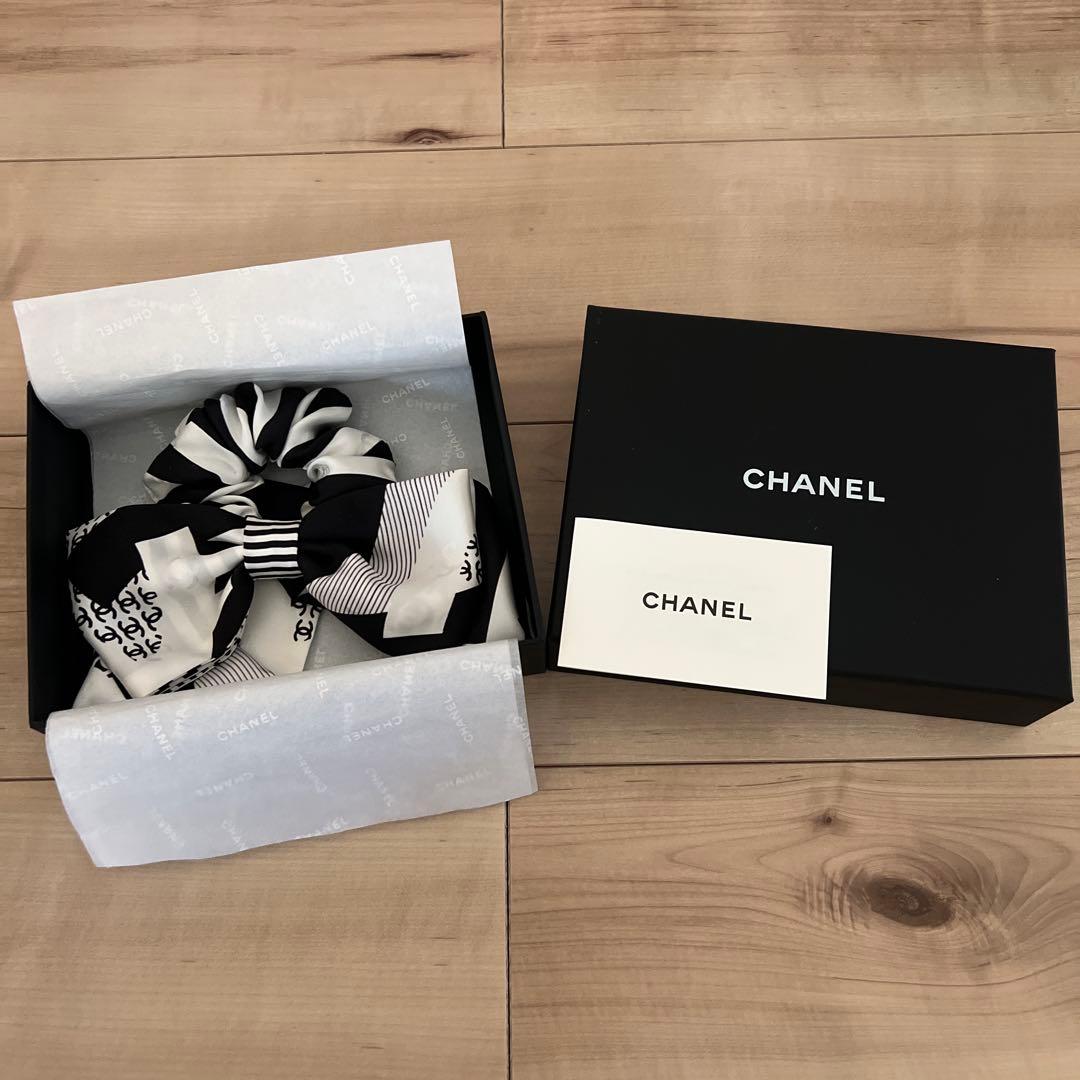 CHANEL2023 シルク　ヘアゴム　リボン　ブラックホワイト　お値下げ不可