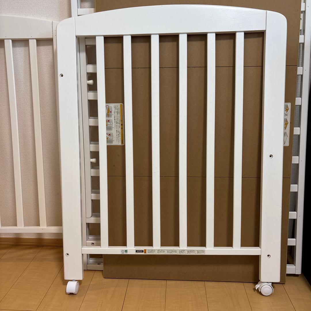 カトージ　ベビーベッド　ホワイト
