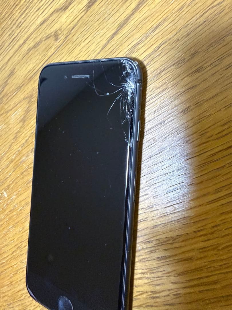 Apple iPhone 8 スペースグレー　64GB