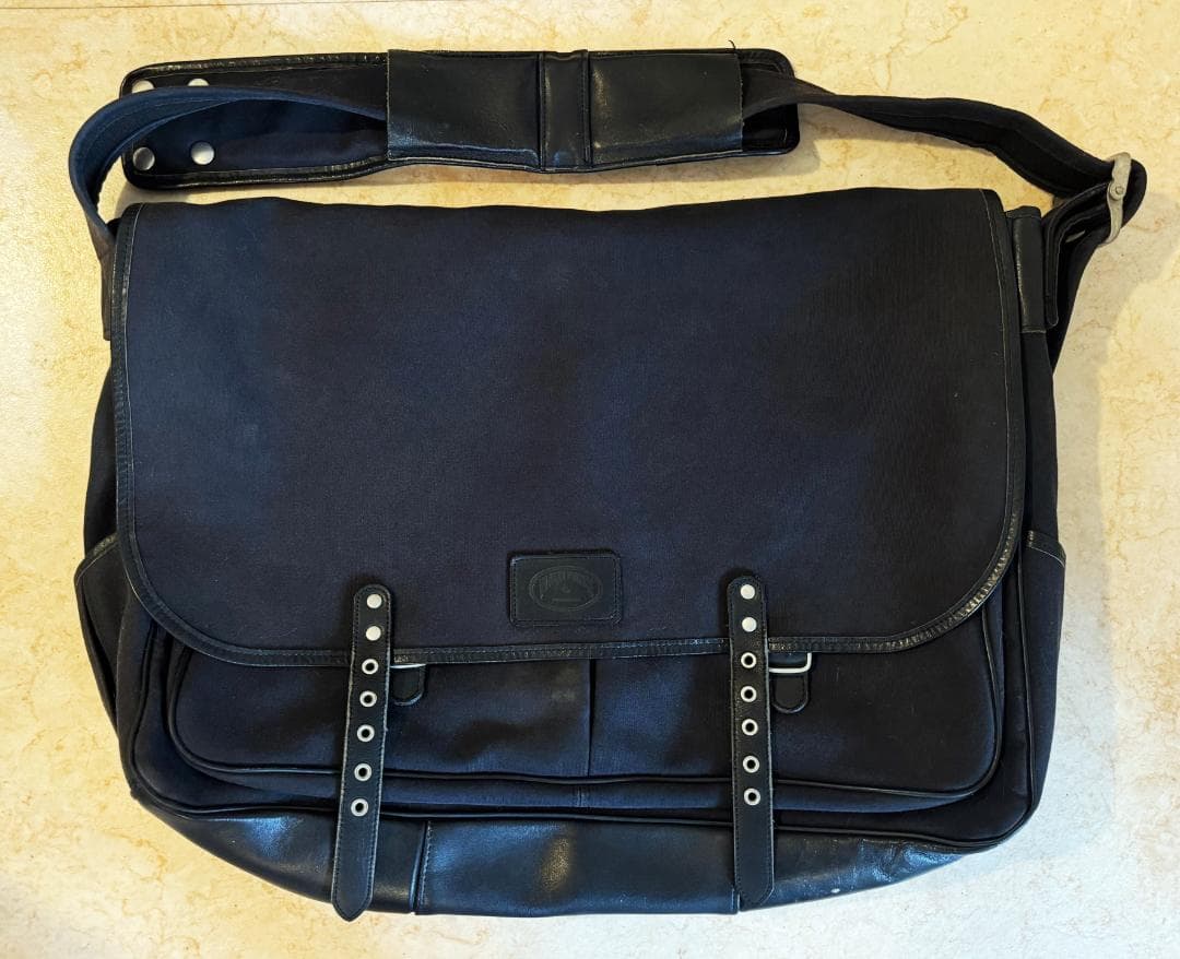 【レア】ウエストトワイスWASTETWIC メッセンジャーバッグ 本物