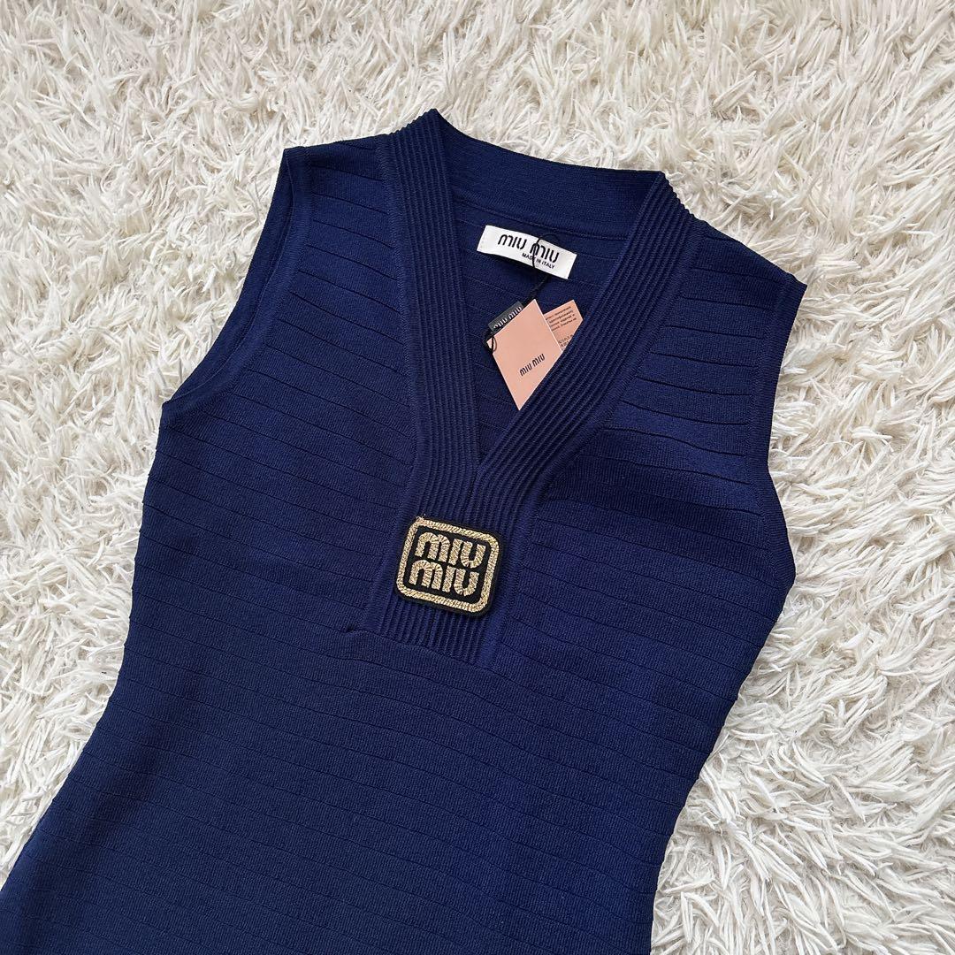 miu miu ノースリーブVネックニットワンピース　ネイビー　ミニ丈　タイト