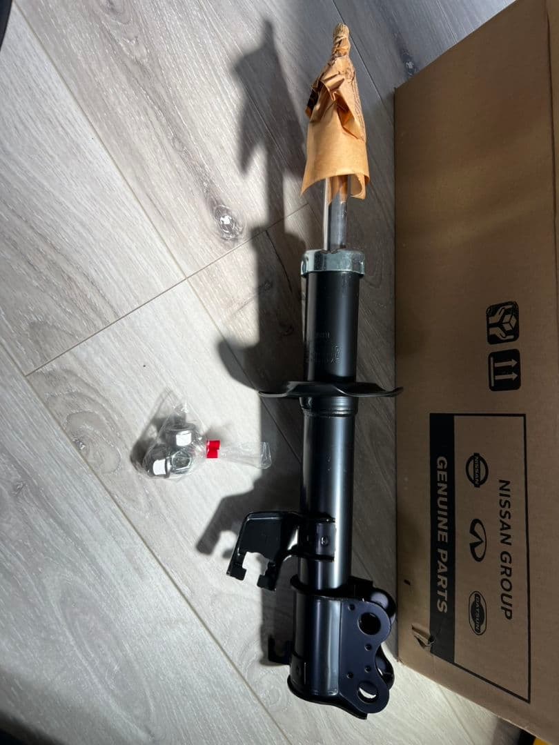 とらおNISSAN　HE12ノートニスモ ストラット・ショックセット