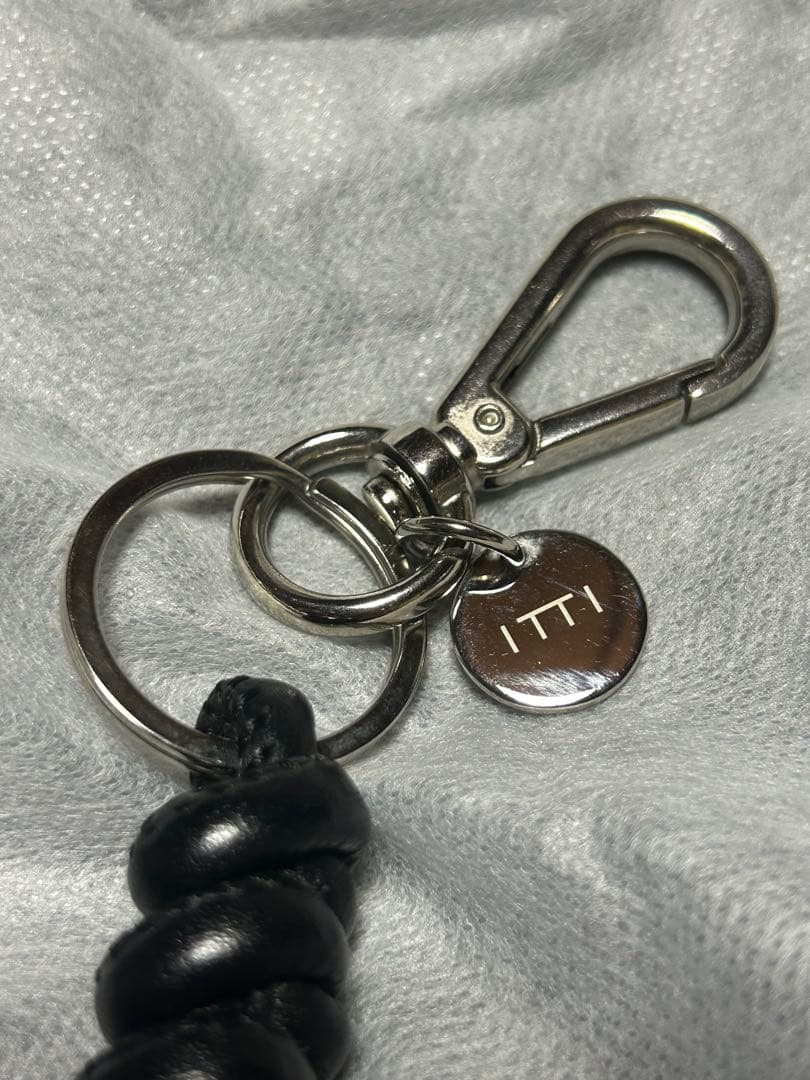 【匿名配送】itti イッチ カードケース ケース 財布　チャーム