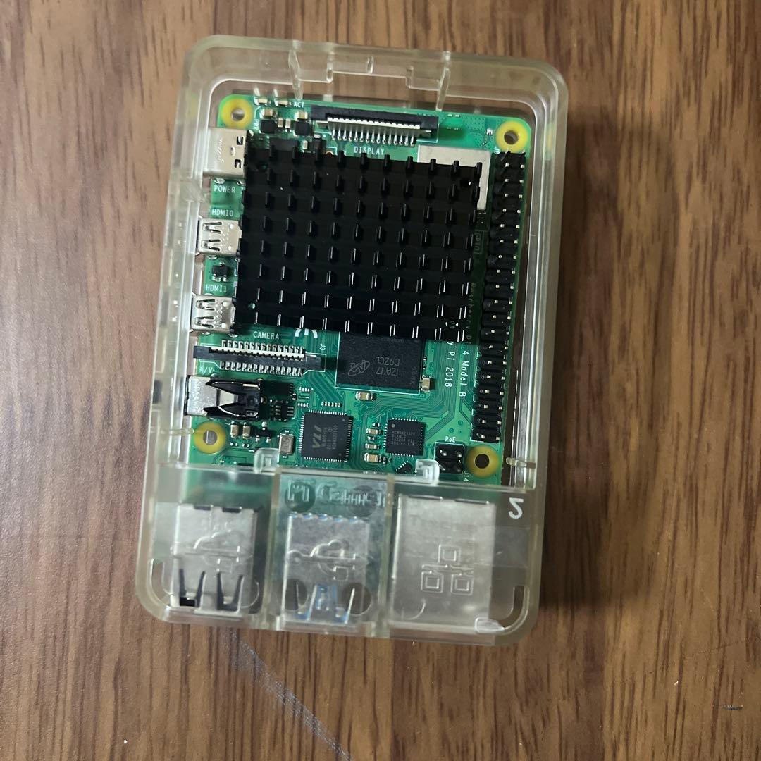 名刺サイズのコンピューター　ラズパイ4