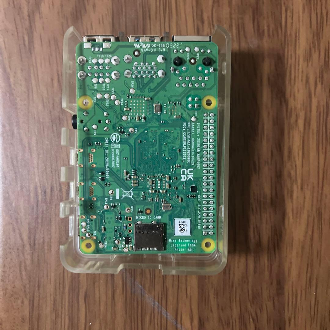 名刺サイズのコンピューター　ラズパイ4