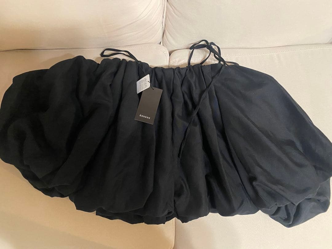 【新品タグ付き】anuans ボリューム　バルーン　トップス　アニュアンス　黒