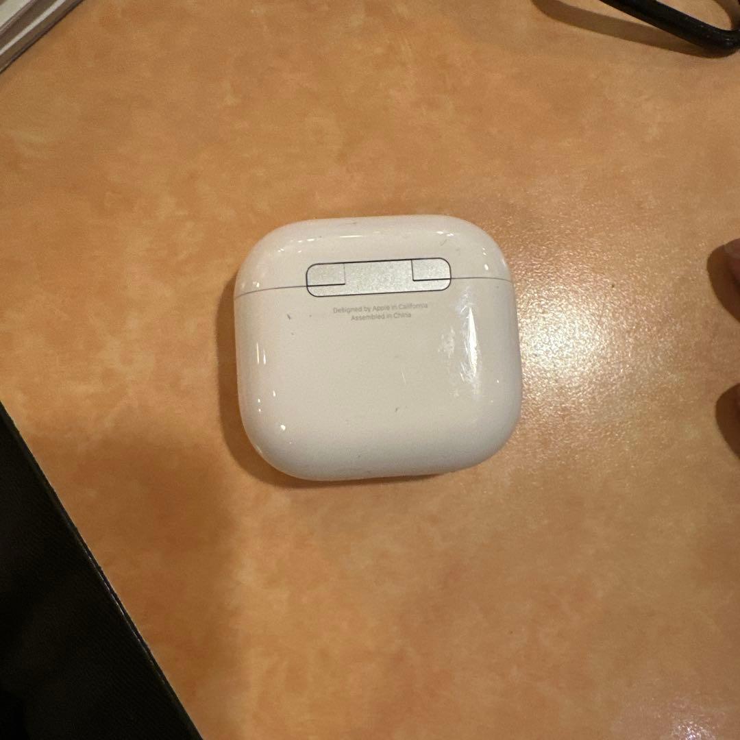 ♾*️様 AirPods4本体 ホワイト