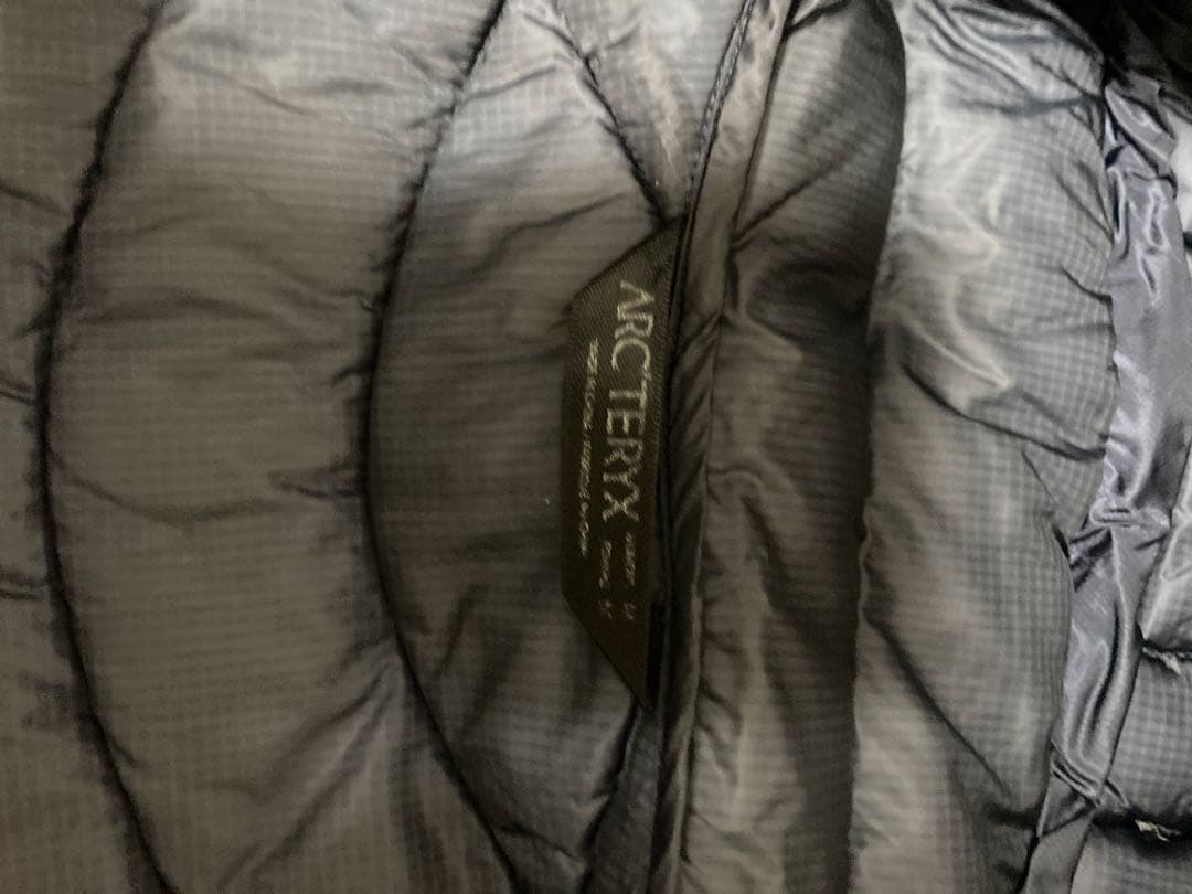 ARC'TERYX ダークグレー フード付きダウンジャケット S