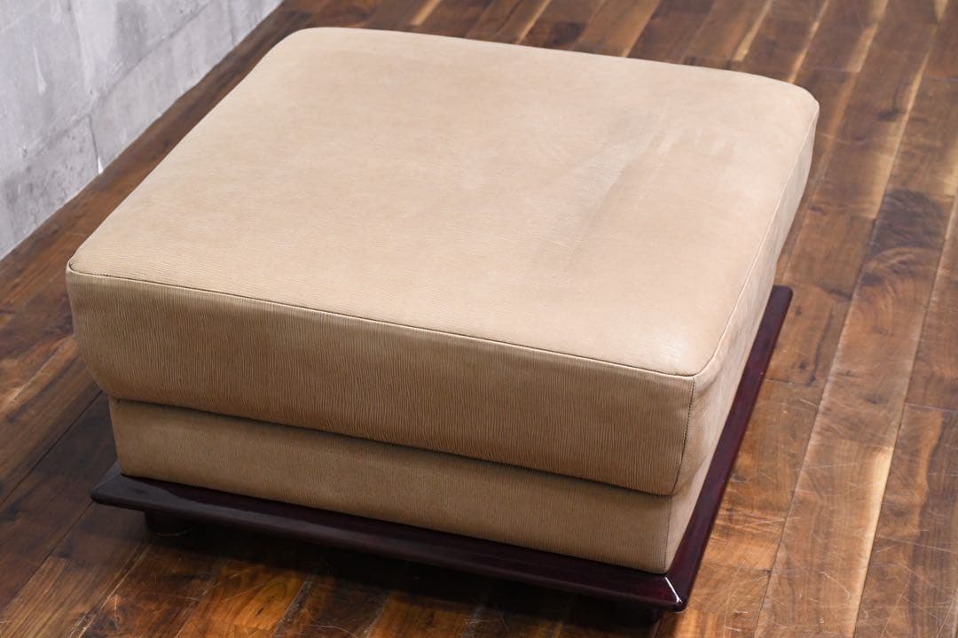 EAC67 北谷家具 KIT FURNITURE 仔山羊革張り オットマン