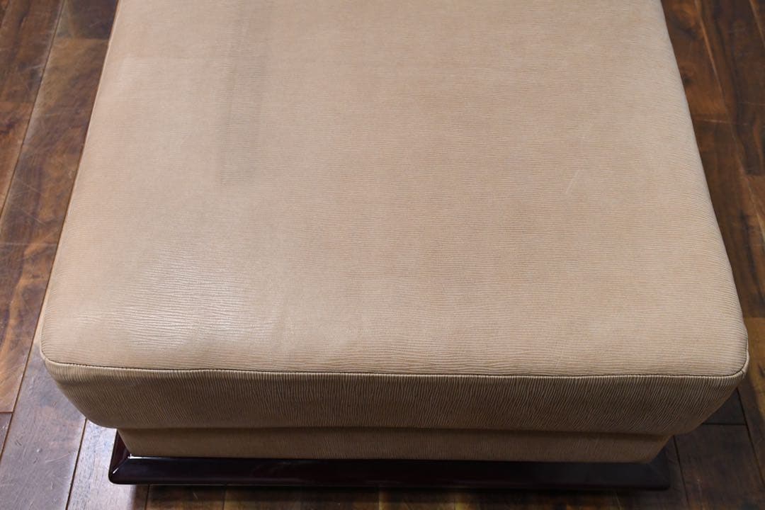 EAC67 北谷家具 KIT FURNITURE 仔山羊革張り オットマン