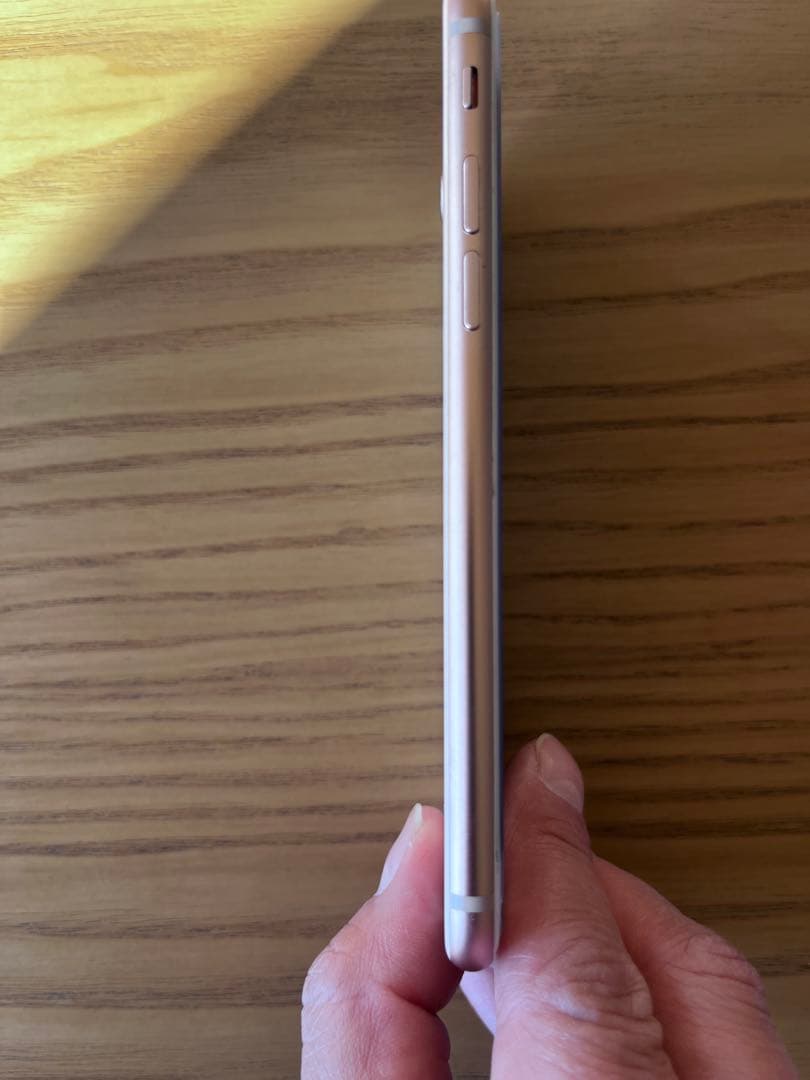 S*）様 Apple iPhone 8 64GBゴールド本体 箱•ケーブル・イヤ