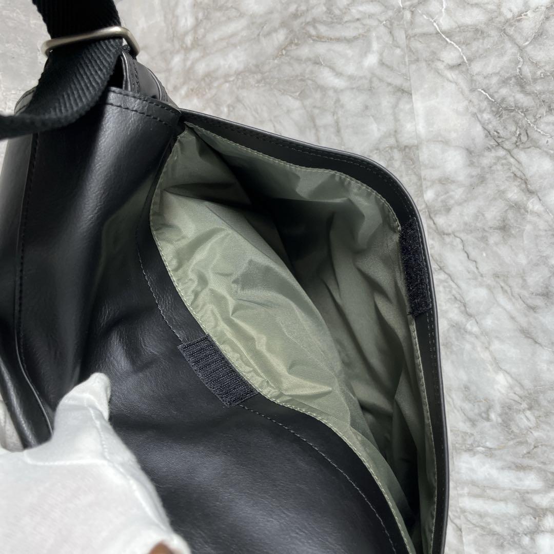 DIESEL ディーゼル ブレイブマン レザー ショルダーバック　A4 ブラック