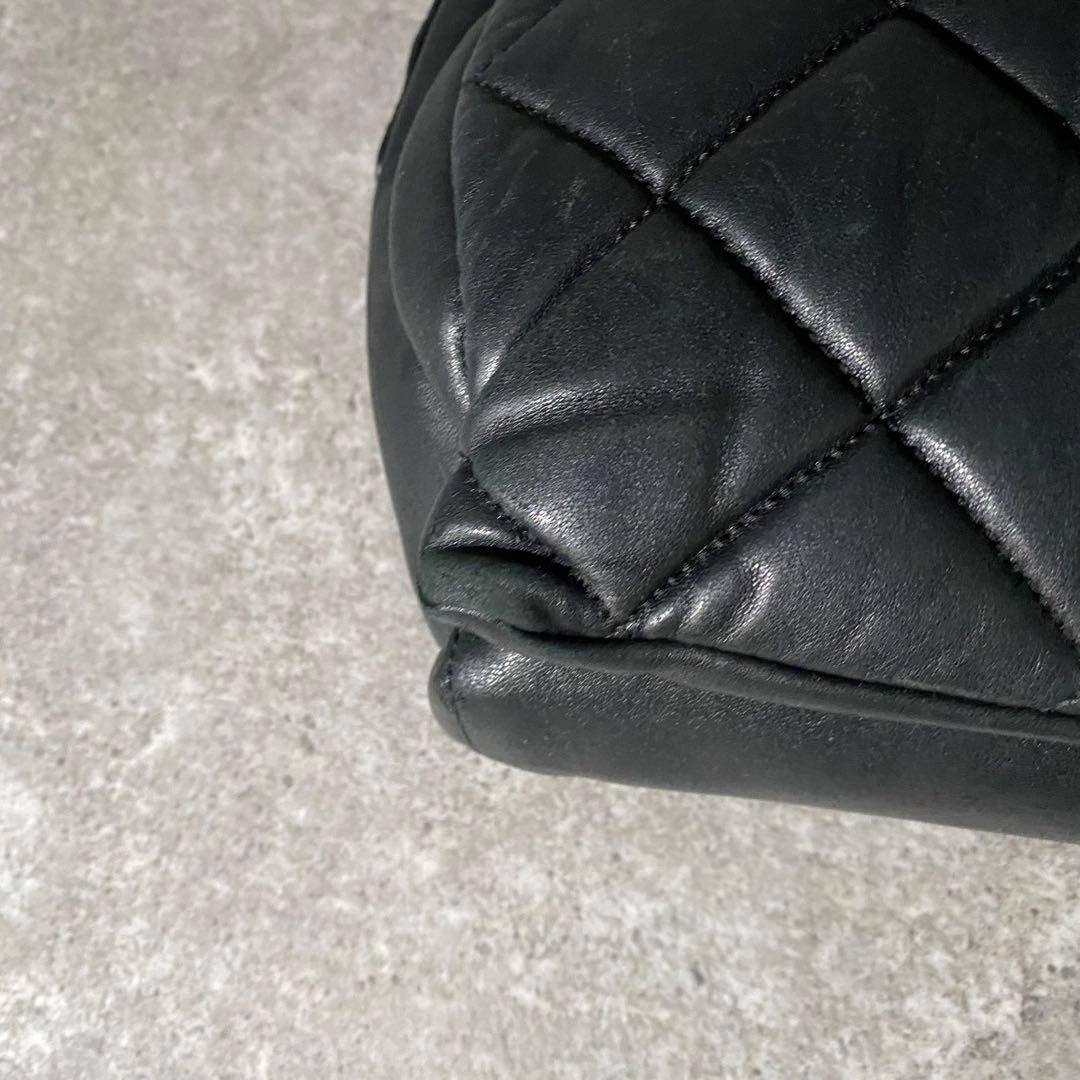 フェラガモ キルティングレザー 黒 チェーンショルダーバッグ マトラッセ ヴァラ