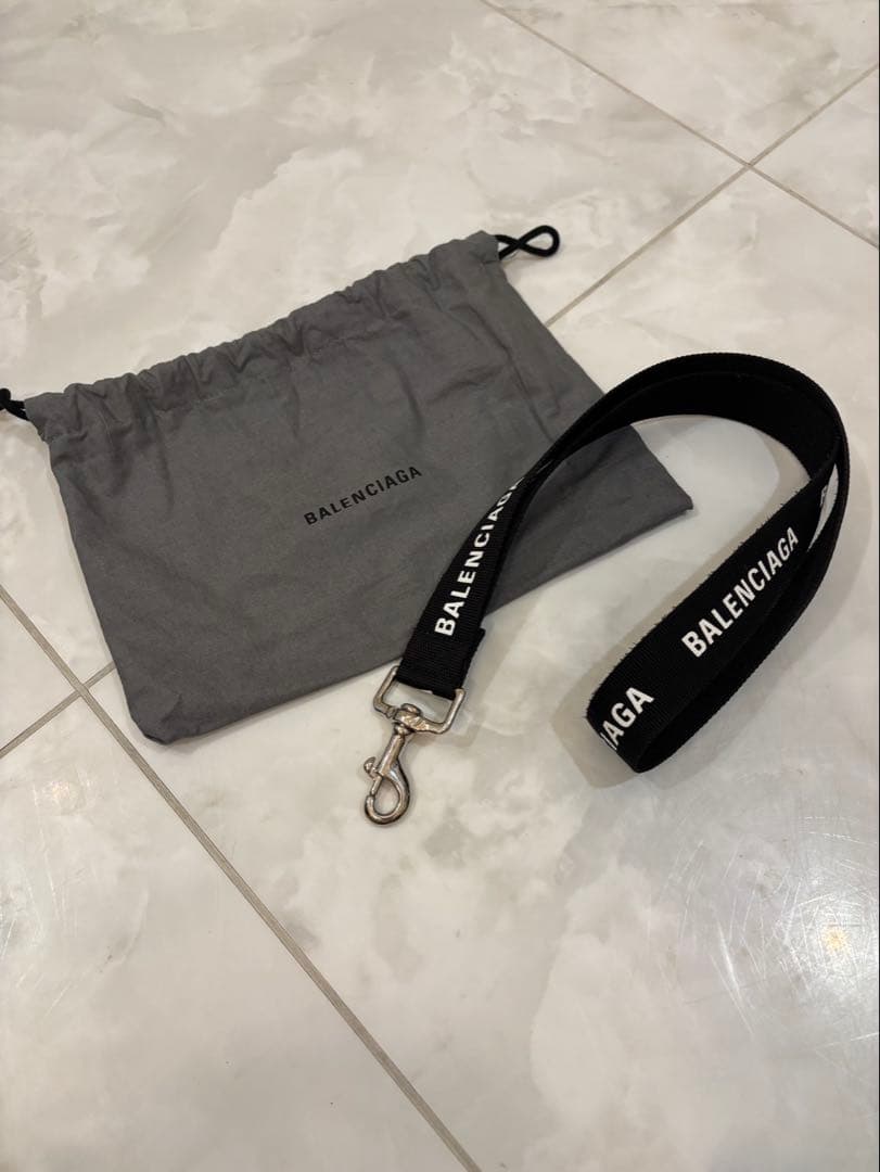 BALENCIAGA バレンシアガ ネックストラップ 黒