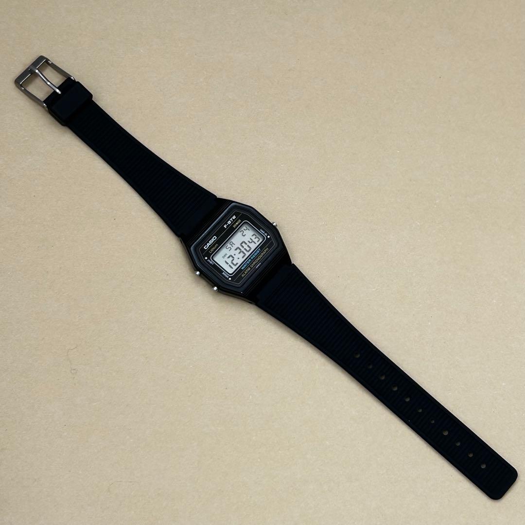時計 CASIO F-87W