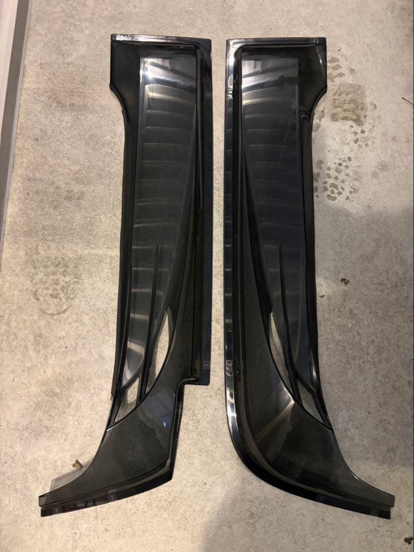 UDトラックス　クオン　バイザー