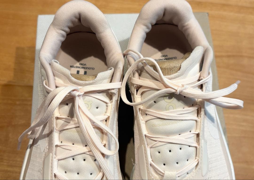 ウォーキング・ランニングウェア ON CLOUDMONSTER VOID womon8.5