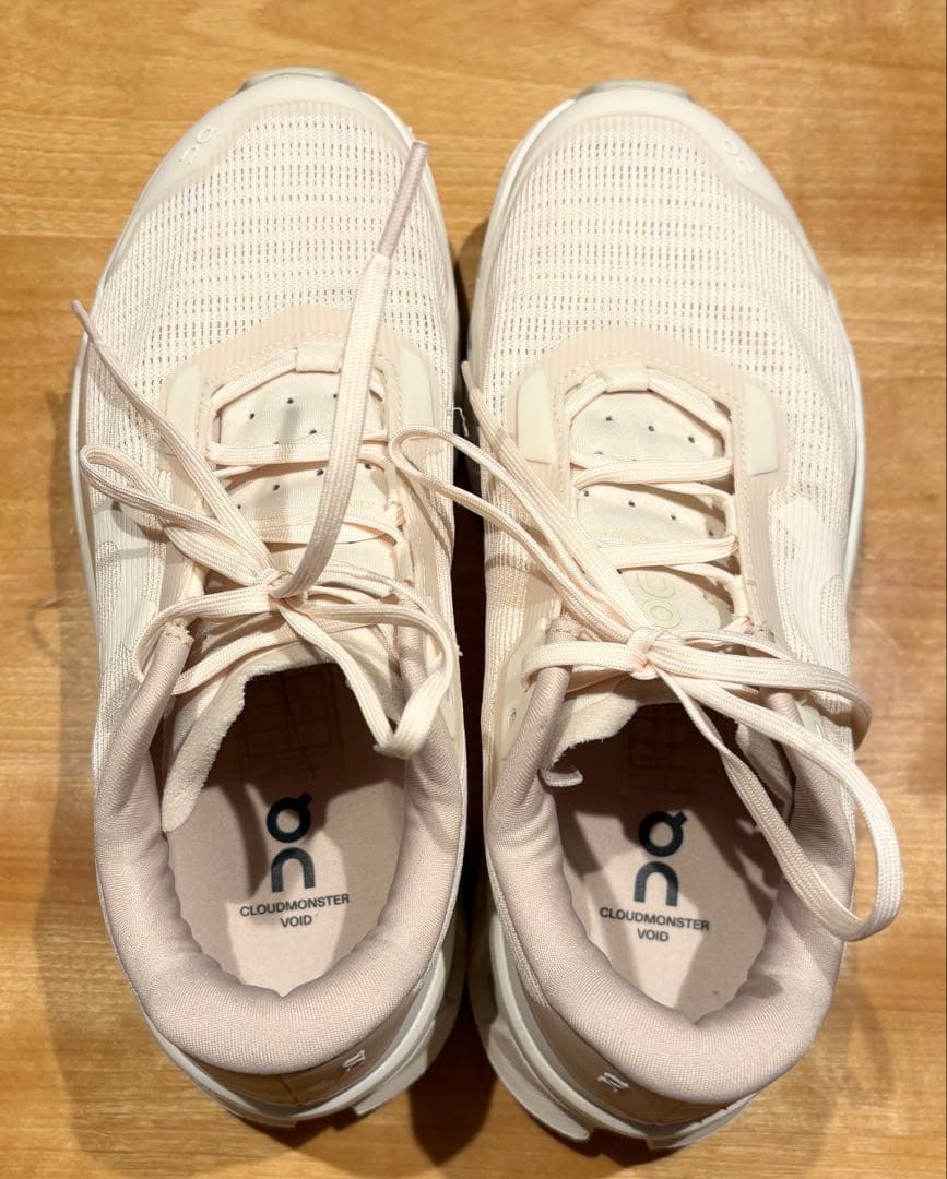 ウォーキング・ランニングウェア ON CLOUDMONSTER VOID womon8.5