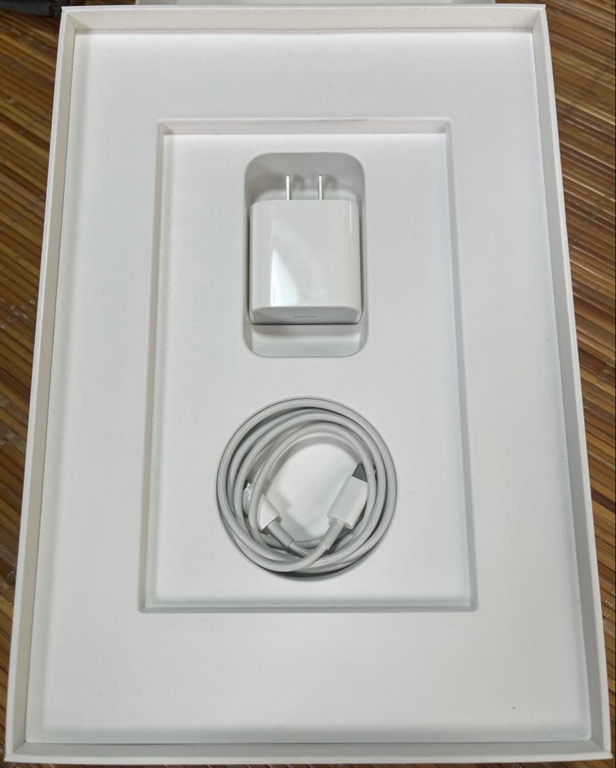 iPad 第9世代 64GBスペースグレー 充電器 カバー付き