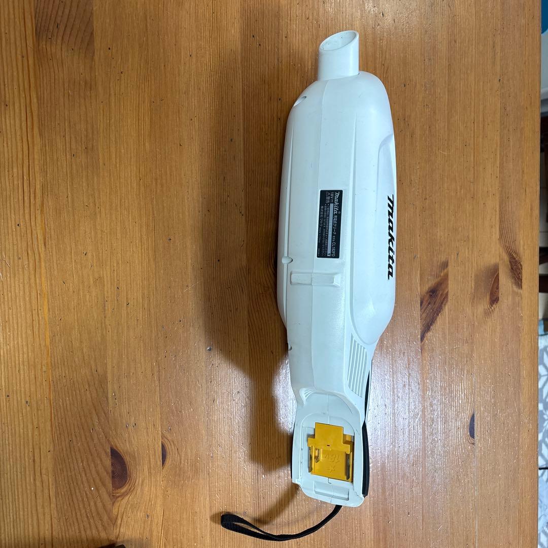 マキタ Makita スティッククリーナー CL182FD 本体.充電器付き