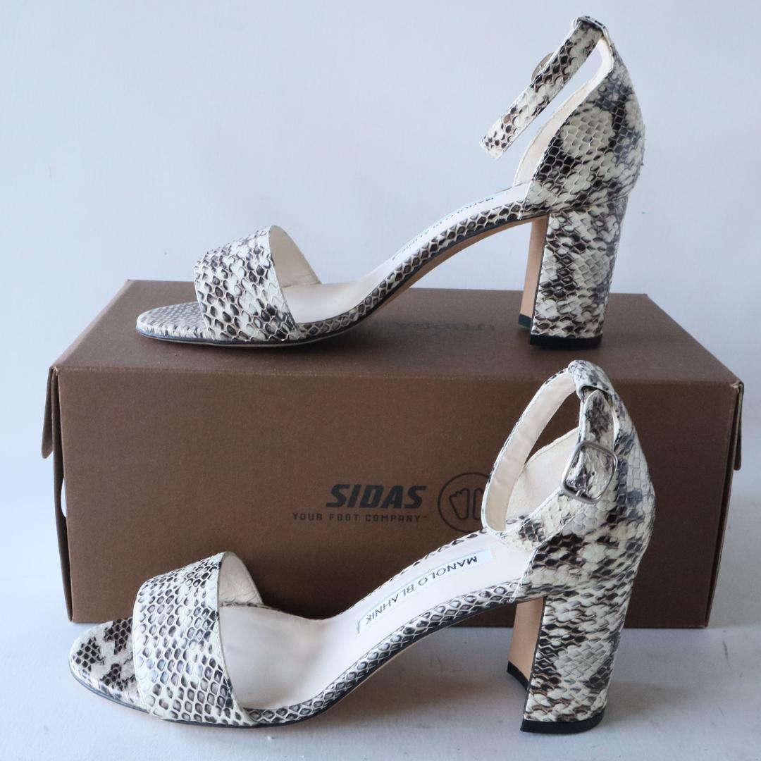 未使用マノロブラニク　7cmヒールサンダル 37 24cm パイソンレザー
