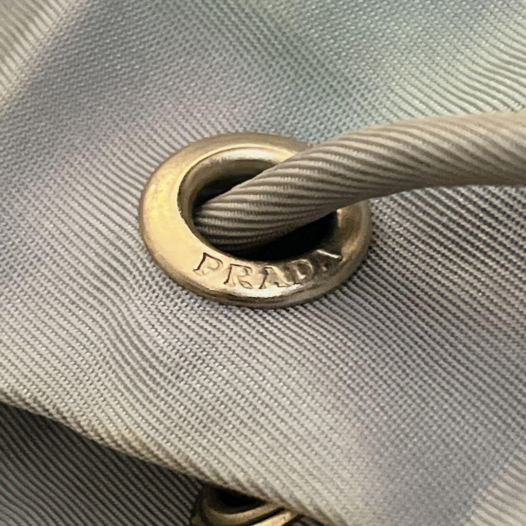 プラダ　ミニポーチ　巾着　化粧ポーチ　小物入れ　水色　ナイロン　三角ロゴ　y2k