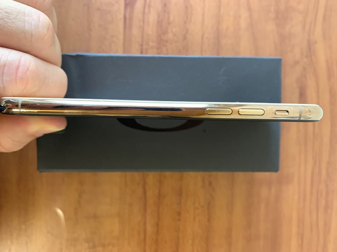 か*ん様 iPhoneXS 512GB 中古 docomo ゴールド スマホ