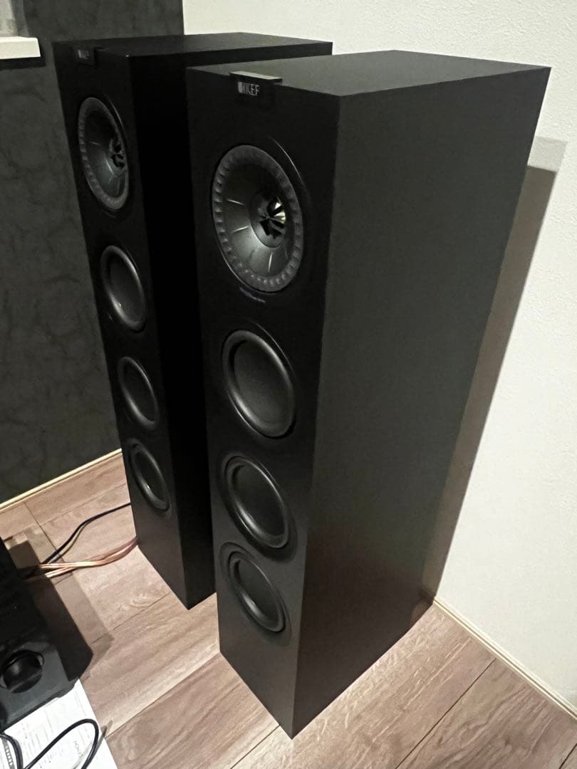 スピーカー・ウーファー KEF Q550 Floorstanding Speaker