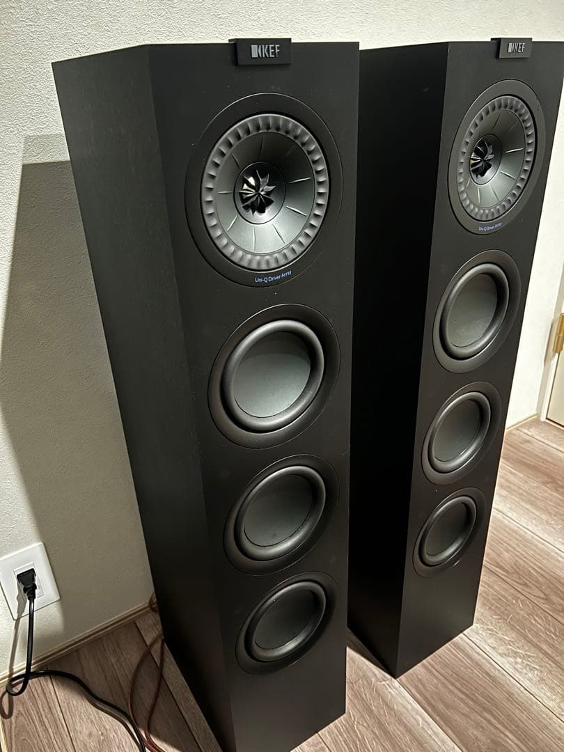 スピーカー・ウーファー KEF Q550 Floorstanding Speaker