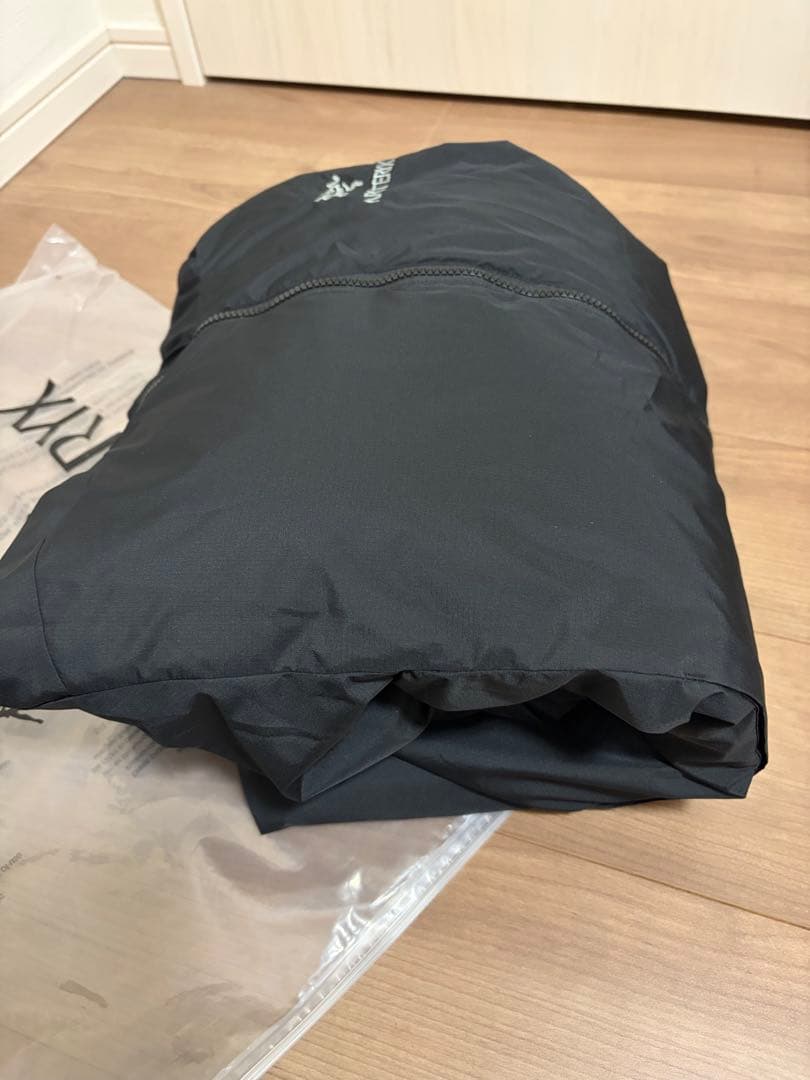 アークテリクス　アトムフーディ　AR Mサイズ　試着のみ　黒