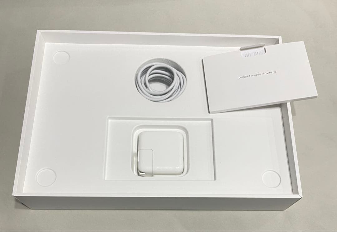 Apple MacBookAir M1 13インチ　99%バッテリ美品液晶線有