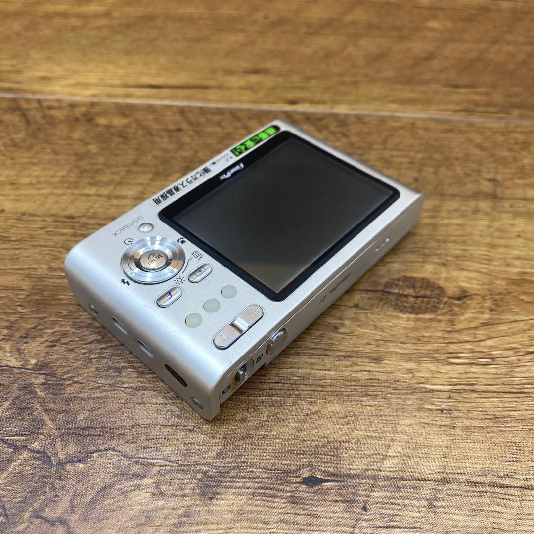 FUJIFILM 富士フィルム　　デジカメ　FINEPIX z1 y-51