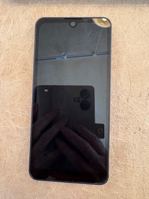 AQUOS スマートフォン 本体 ブラック 約6.1インチ　シムなし