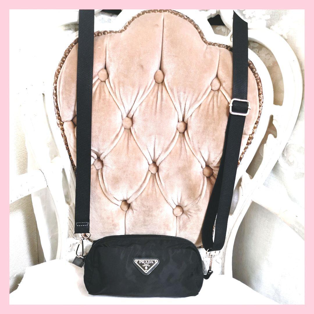 【美品】プラダPRADAポーチ 黒 新品ショルダープレゼント鑑定済！