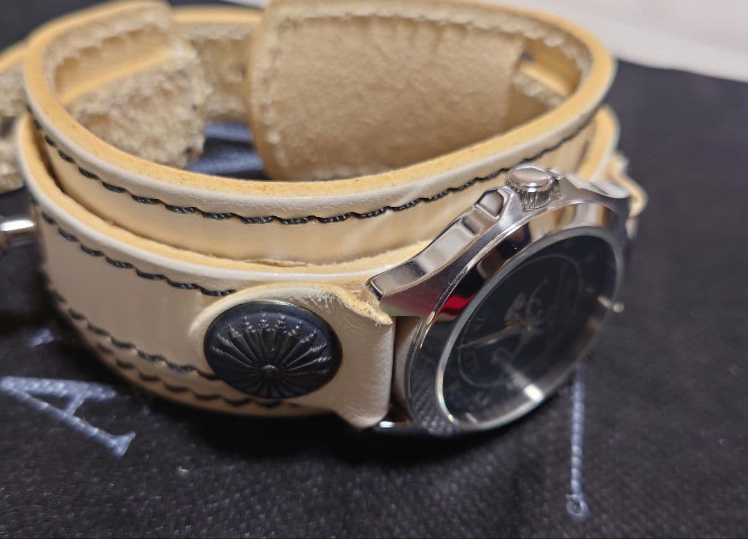 ALZUNI／アルズニ／ホワイトレザー／腕時計／稼動品